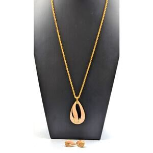 Vtg Trifari Peach Enamel Teardrop Flame Rhinestone Pendant Necklace & Earrings